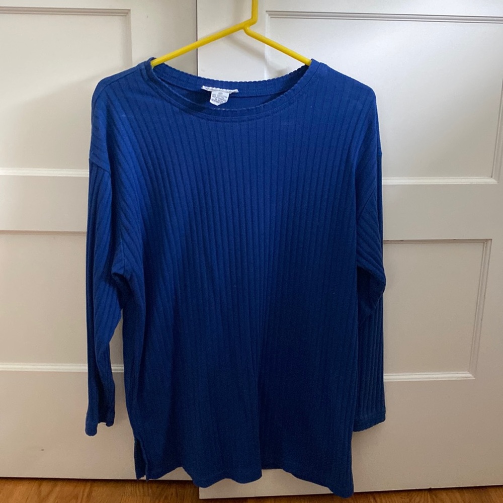 Long blue sweater with scrunched sleeves